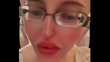 I can not close my mouth from hardly deep yawning