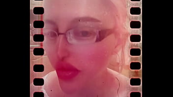 I can not close my mouth from hardly deep yawning