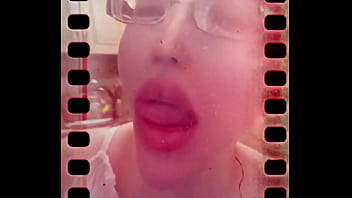 I can not close my mouth from hardly deep yawning