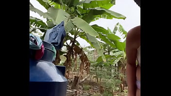 Lavándose frente a la cámara