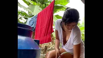 Lavándose frente a la cámara