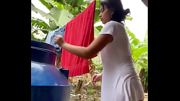 Lavándose frente a la cámara