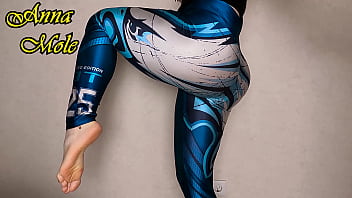 Pawg in shorts and leggings for yoga twirls her big elastic ass right in front of your nose video selection