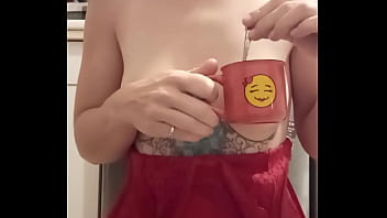 Bonjour mes coquins je vous offre le café