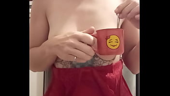 Bonjour mes coquins je vous offre le café