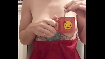 Bonjour mes coquins je vous offre le café