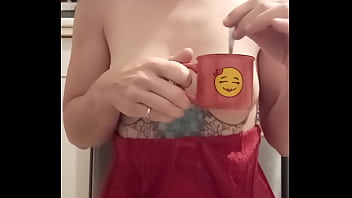 Bonjour mes coquins je vous offre le café