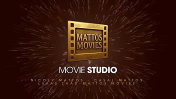 Ninfetinha magra volta pra ménage rola dura na buceta e peitos novos pra mamar