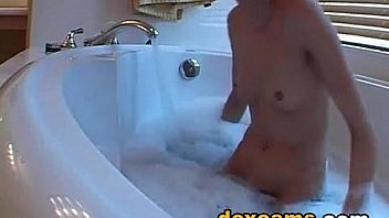 She shaves her pussy live