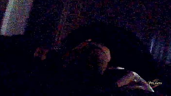 Metiéndole pinga de misionero qué rico gime flash