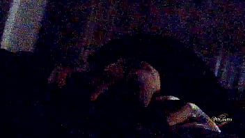 Metiéndole pinga de misionero qué rico gime flash