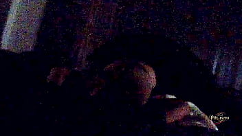 Metiéndole pinga de misionero qué rico gime flash