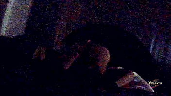 Metiéndole pinga de misionero qué rico gime flash