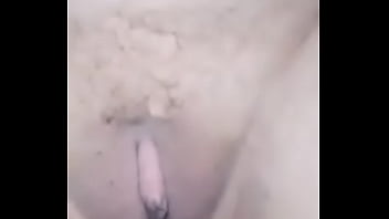 Deixei o macho meter no meu cu enquanto meu marido filmava tudo de perto