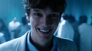 Gordão das tetas balança com a menina balança dançarina competem