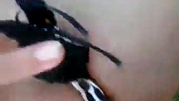 Safada dançando funk e mostrando a xota