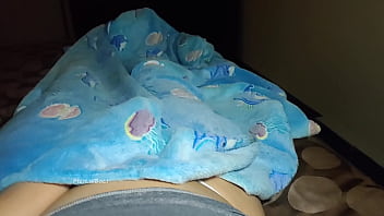 La novia de mi mejor amigo me envia videos masturbándose quiere que la folle nose que hacer