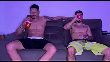 Vizinho Hetero Foi Na Minha Casa E Me Comeu No Sigilo thumbnail