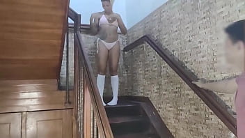 Mi linda cuñada me enseña un conjunto para la playa pero esta despechada y la follo para que olvide a su novio