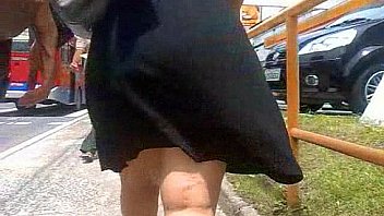 Perseguindo secretária mulata