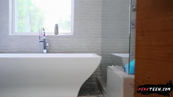 Espiando a mi hermanastra