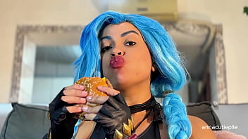 Jinx cosplay eating mcdonald’s with burps and belly noises