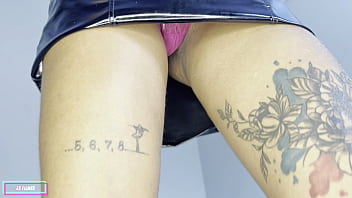 Loira sedenta por pau acaba jorrando pela buceta em seus orgasmos multiplos