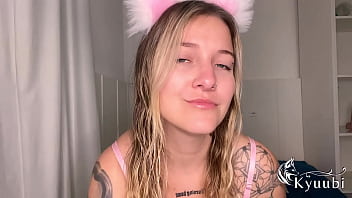 Me vesti de raposinha safada só pra fazer você gozar comigo