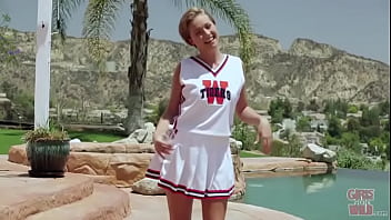 Cheerleader loves to lick pussy
