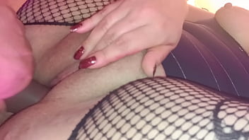 Mi hermanastra es una puta me deja follarla sin condon mientras su esposo cornudo esta en el trabajo el no sabe nada 3