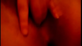 Mi puta metiendose los dedos