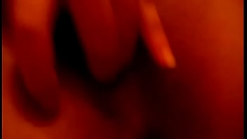 Mi puta metiendose los dedos