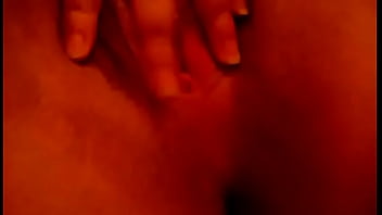 Mi puta metiendose los dedos