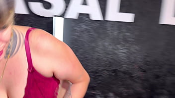 Morena de goiânia do rabao e bucetuda venho no studio de tatuagem pra tatuar a buceta toda molhada os tatuadores não aguentou em vê aquela buceta molhada e foderam muito ela