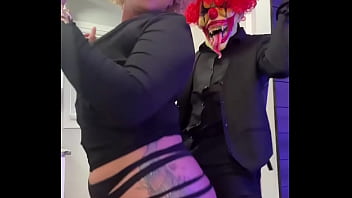 Thick ebony baddie with a huge ass twerking sumn vicious