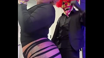 Thick ebony baddie with a huge ass twerking sumn vicious