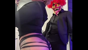Thick ebony baddie with a huge ass twerking sumn vicious