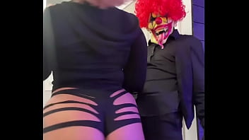 Thick ebony baddie with a huge ass twerking sumn vicious