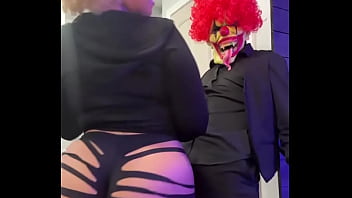 Thick ebony baddie with a huge ass twerking sumn vicious