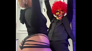 Thick ebony baddie with a huge ass twerking sumn vicious