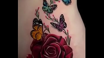 Casi Se Ve El Pussy De Mi Mujer Enseńando Su Tatuaje thumbnail