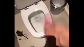 Punheta No Banheiro thumbnail