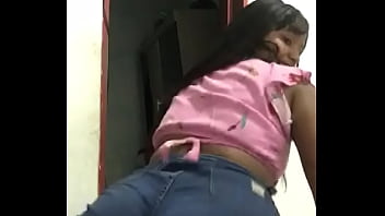 Ninfeta dançando funk