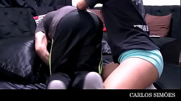 Hoje o carlos meteu gostoso esse pauzão grosso na minha boceta