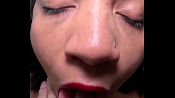 Pisca o cuzinho e enche minha boca de leitinho