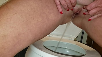 Showing off her pretty pussy pissing
