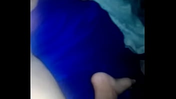 Pillada con su juguete