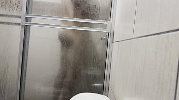 Me Espian En El Baño Y Cuando Me Masturbo Con Las Bragas De Mi Prima thumbnail