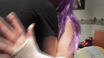 Después de una fiesta de disfraces a la viciosa le gustan los consoladores