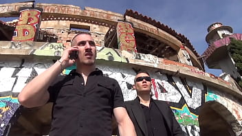 Teaser Jordan Fox Baise La Bouche Et Le Cul De Matt Kennedy En Plein Air thumbnail